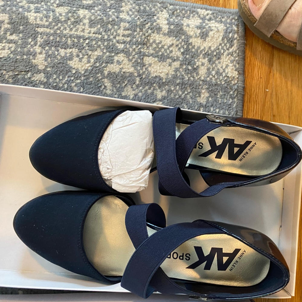 New in box size 7 Anne Klein navy wedge